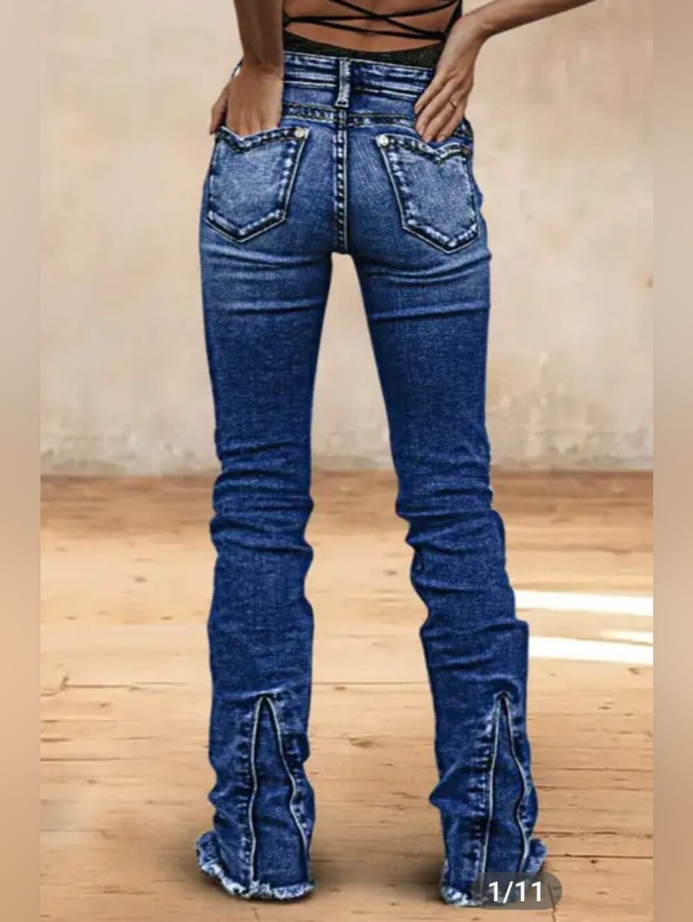 Flamingals Mid-rise Raw Hem V Design Bootcut Jeans NWT Size Medium